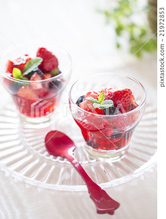 Berry jelly 21972853