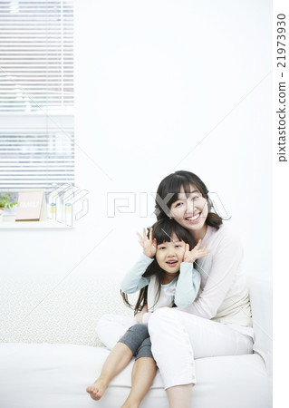 快樂的女孩和媽媽 快樂的女孩和媽媽 21973930