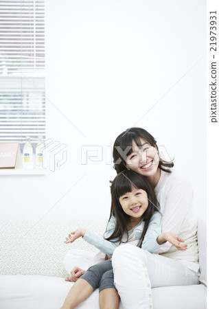 快樂的女孩和媽媽 快樂的女孩和媽媽 21973931