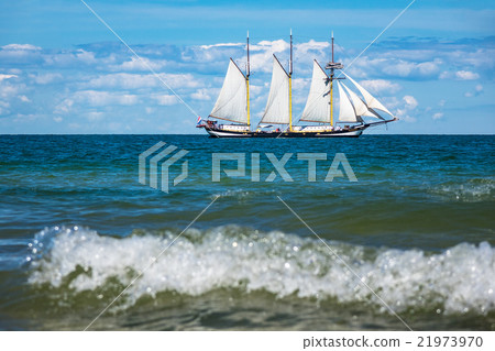 Windjammer in Warnemuende 21973970