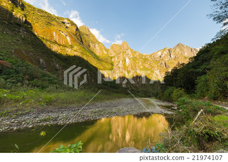 Urubamba River and Machu Picchu mountains, Peru 21974107
