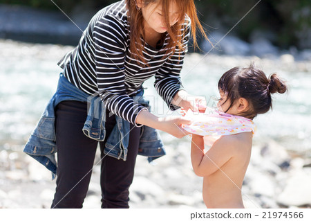 Girls and mothers playing in the river 21974566