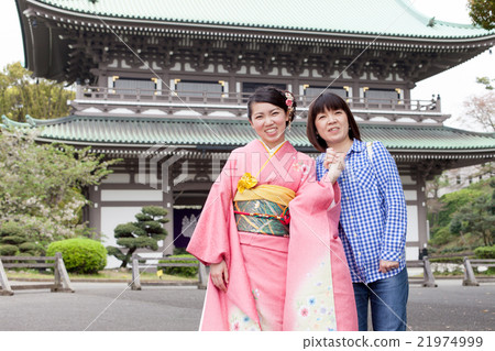 My daughter and her mother in kimono 21974999