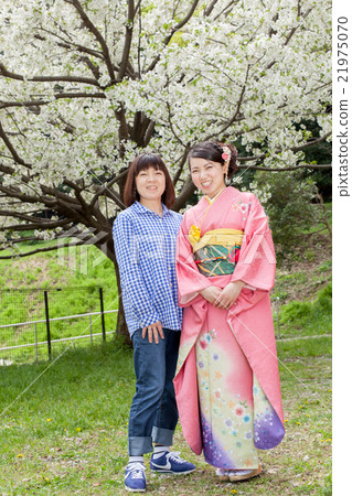 My daughter and her mother in kimono 21975070