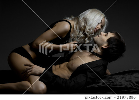 sexy couple 21975896