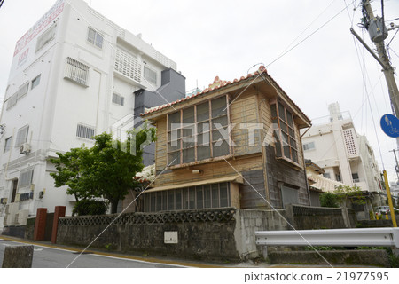 Okinawa red tile Ryukyu red tile red tile Ryukyu roof tile island tile plaster two-storied private house Okinawa 21977595