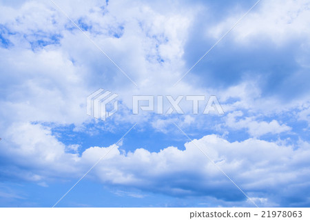 Blue sky and flowing clouds 21978063