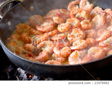 Shrimp cooking 21978982