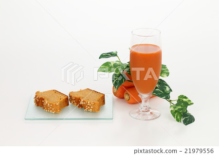 Homemade ginseng cake and carrot juice Homemade ginseng cake and carrot juice 21979556