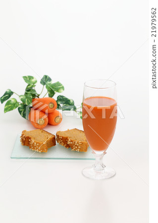 自製人參蛋糕和胡蘿蔔汁 自製人參蛋糕和胡蘿蔔汁 21979562