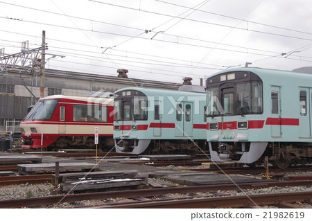 Nishitetsu train parked at the Nishitetsu Yanagawa depot in winter (Yanagawa City, Fukuoka Prefecture) 21982619