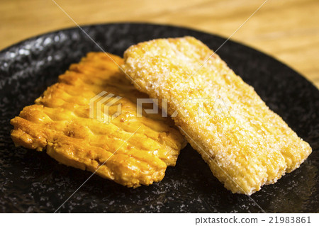 rice crackers 21983861