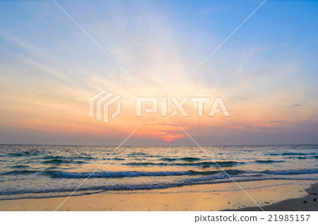 sunrise at sea 21985157