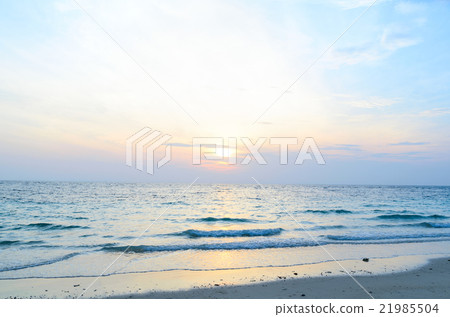 sunrise at sea 21985504