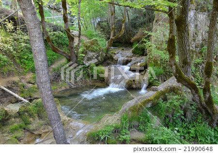 River and overfall 21990648