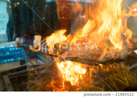 秸稈烤鰹魚的製造過程的圖像 21993522