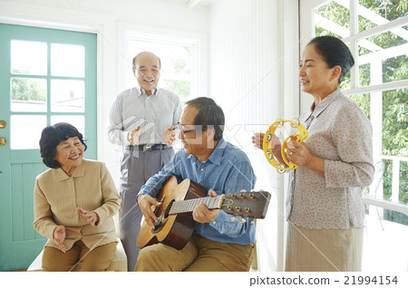 Active Senior Active Senior 21994154