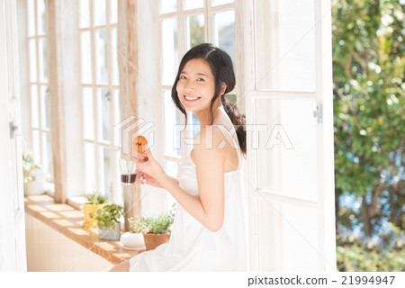 Bridal beauty image 21994947