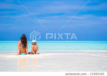 Little girl and young mother during beach vacation 21995305