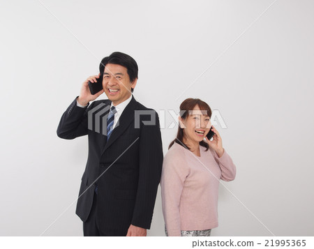 一對夫婦打電話 一對夫婦打電話 21995365