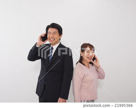 一對夫婦打電話 一對夫婦打電話 21995366