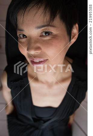 A woman on the sofa 21995388