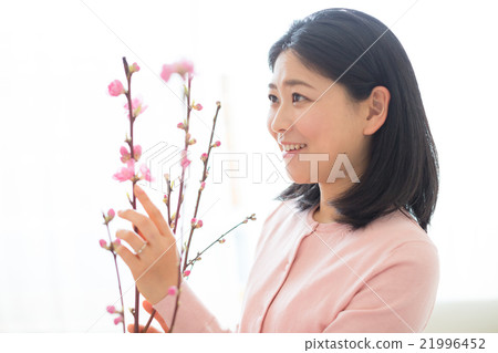 peach flower, female, females 21996452