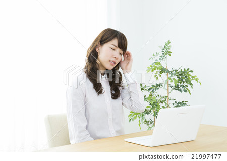 Lifestyle Young lady 21997477