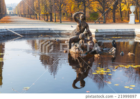 Schonbrunn palace park in Autumn, Vienna Schonbrunn palace park in Autumn, Vienna 21999897