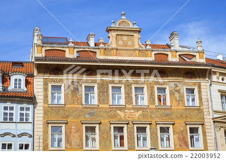 Building with colorful murals on the facade 22003952