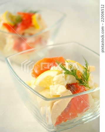 Smoked salmon potato salad (vertical position) Smoked salmon potato salad (vertical position) 22006512