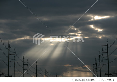 Sun rays shining down Sun rays shining down 22007605