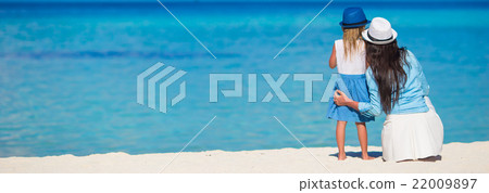 Little girl and young mother during beach vacation 22009897