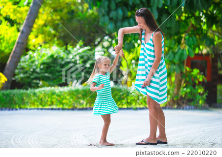 Adorable little girl and happy mom during tropical Adorable little girl and happy mom during tropical 22010220