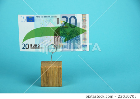 Euro stagnation illustrated over blue 22010703