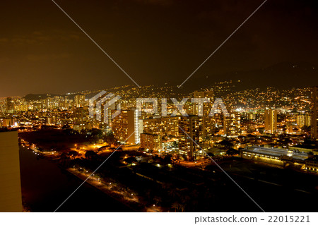 夏威夷夜晚的城市和山脈 22015221