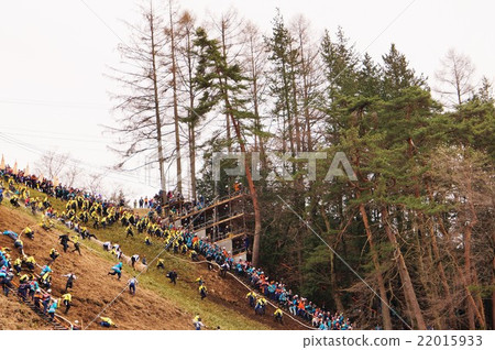 Onbashira Festival: Tree-cutting ceremony at the lower shrine (Suwa City, Nagano Prefecture) Onbashira Festival: Tree-cutting ceremony at the lower shrine (Suwa City, Nagano Prefecture) 22015933