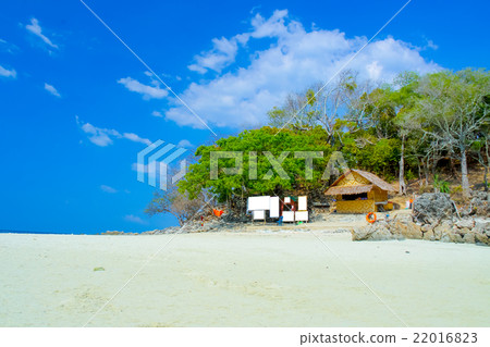 clear beautiful beach and blue sky 22016823