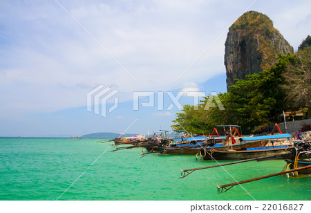 boat propeller with clear sea water and Boats 22016827