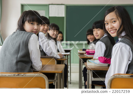 女孩轉過身來 22017259