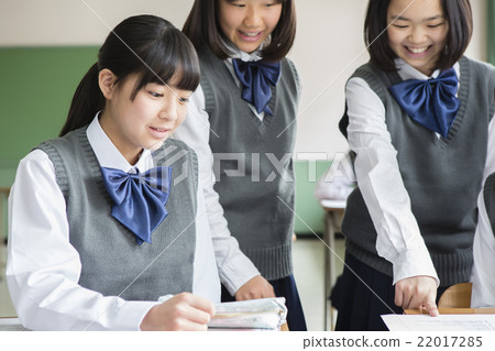 討論女生 22017285