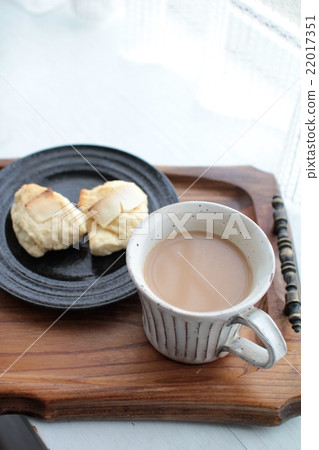 Cafe au lait and homemade white chocolate scones on a tray 22017351