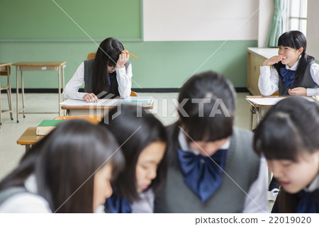 討論女生 22019020