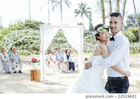 Bride and groom portrait Bride and groom portrait 22019681