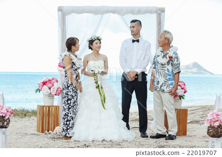 新娘和修飾海灘婚禮 新娘和修飾海灘婚禮 22019707