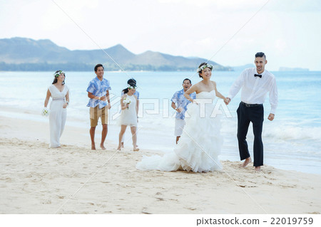 Bride and grooming beach wedding Bride and grooming beach wedding 22019759