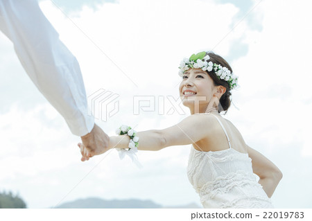 Bride and grooming beach wedding Bride and grooming beach wedding 22019783