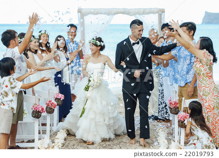 A celebrated newlywed couple 22019793