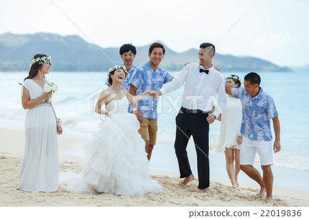 Bride and grooming beach wedding Bride and grooming beach wedding 22019836