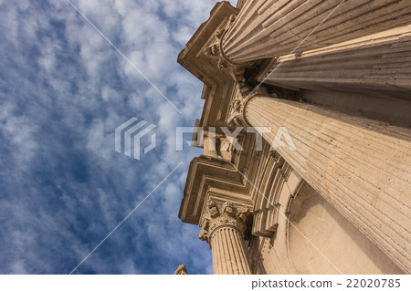 View of baroque church 22020785